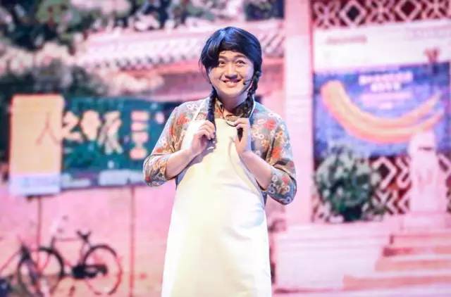 小品《那些年我們錯(cuò)過的一支舞》，主播樂天、張嵩的裝扮你給打幾分？