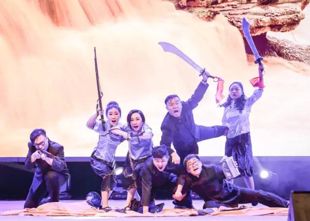 作為本場(chǎng)晚會(huì)的最后一個(gè)節(jié)目，《黃河大合唱》刷新你完全不一樣的體驗(yàn)。