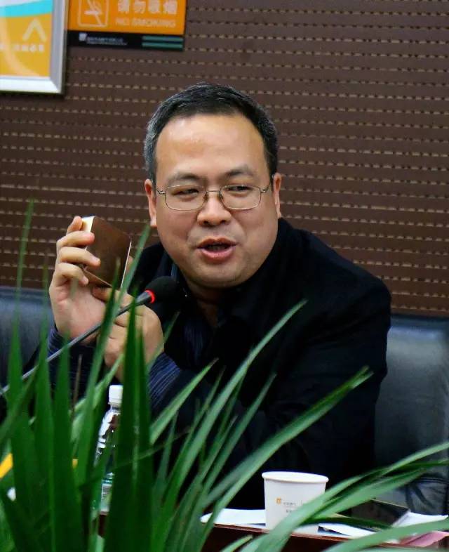 看看上面這位，就是我們1066最紅的男人——付總。