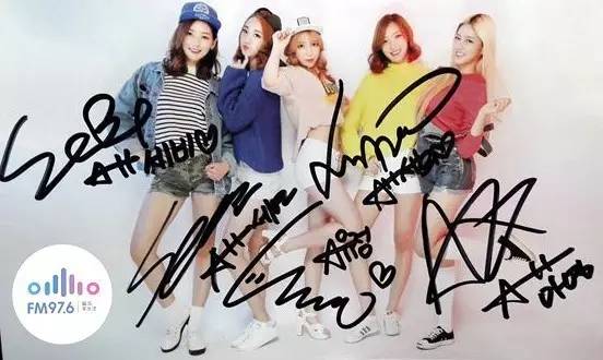 哎呦不錯(cuò)哦！路飛收到美女們的簽名照，到底中意哪一位呢？