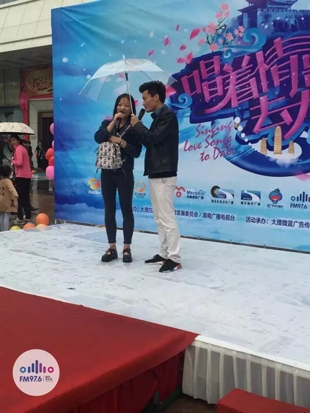 這是一位在校大學校，暗暗的喜歡純純的愛。