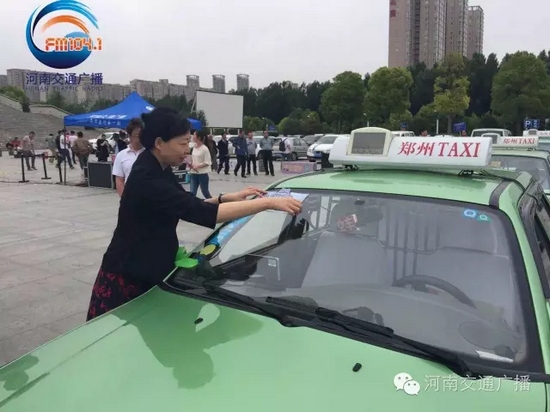 省文明辦專職副主任張曼如，對愛心助考活動的舉辦給予高度評價。