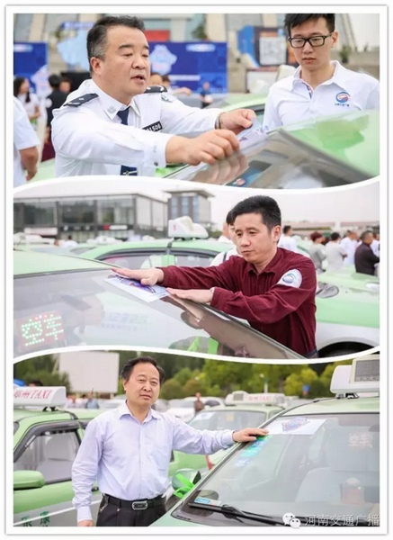 與會嘉賓為現(xiàn)場近200輛愛心助考車系上綠絲帶，并宣布車隊出發(fā)。