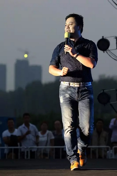 莫非此刻是在向前走還是向后移？