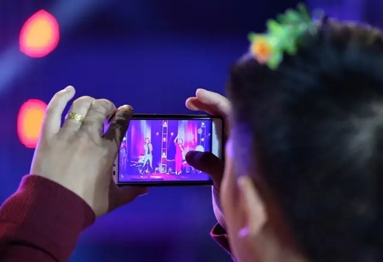 夢(mèng)茹、怡璐《路燈下的小姑娘》