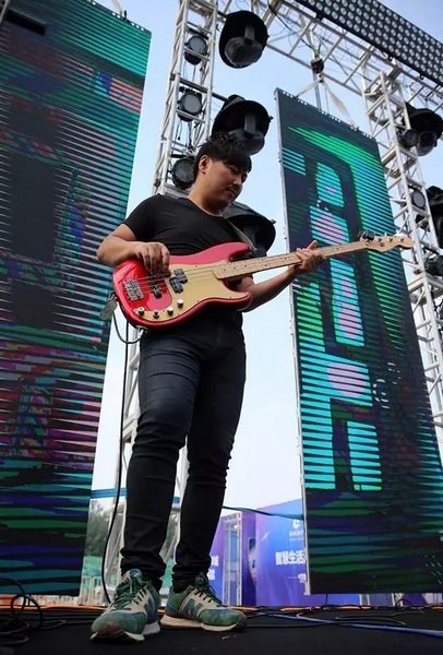 辛苦樂(lè)隊(duì)老師，你們跟我們一起，共同見(jiàn)證了時(shí)光音樂(lè)節(jié)是如何一步步成長(zhǎng)至今的。