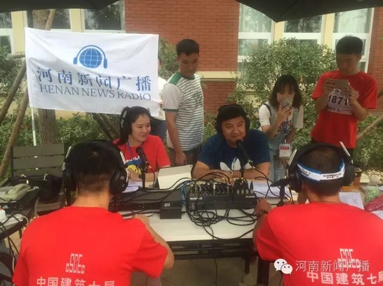 直播間被圍觀群眾包圍啦，是不是沒有看過我們的直播？