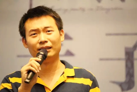 他，是一名消防員，同時(shí)也是聲音的愛好者。