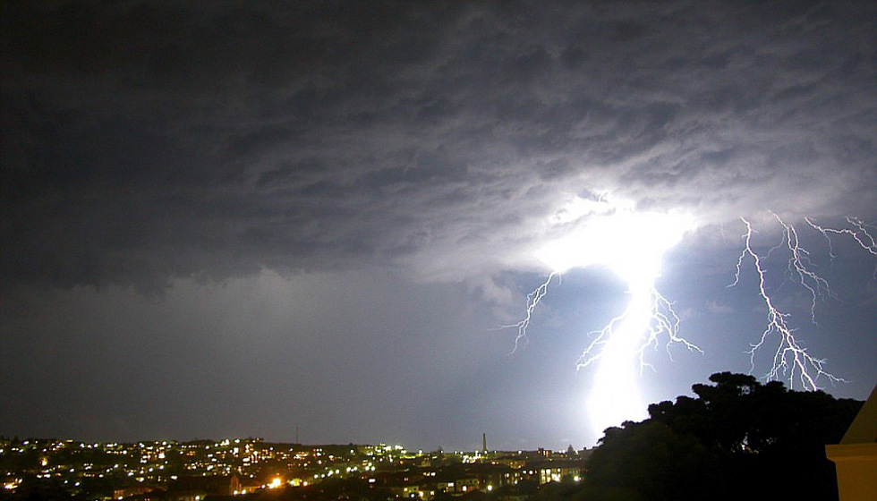 超10萬次雷電襲擊布里斯班 電光沖天場面震撼 超10萬次雷電襲擊布里斯班 電光沖天場面震撼