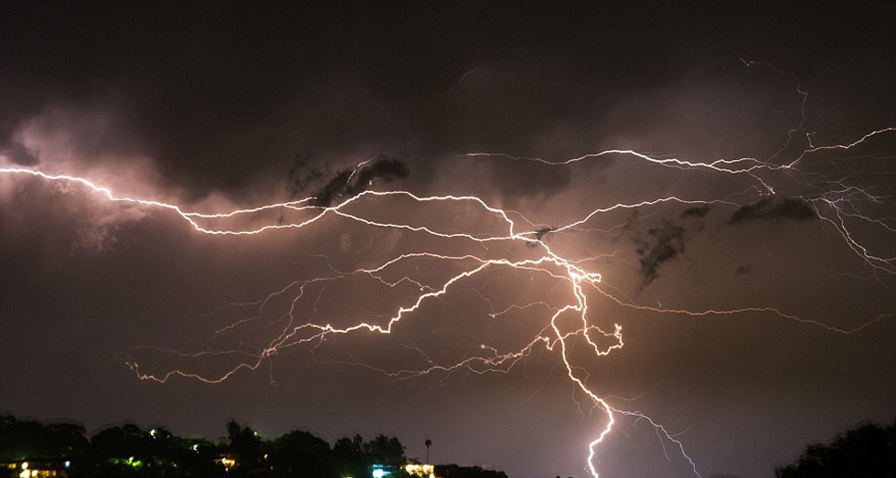 超10萬次雷電襲擊布里斯班 電光沖天場面震撼 超10萬次雷電襲擊布里斯班 電光沖天場面震撼