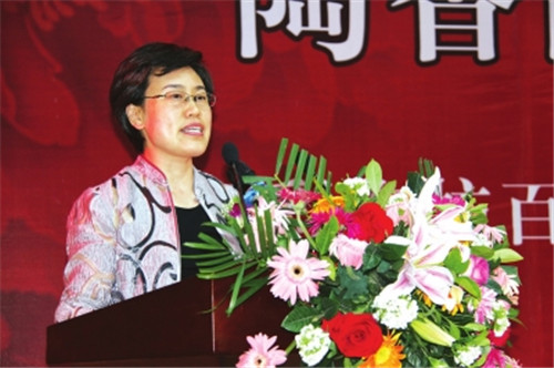 洛陽市委常委、組織部部長，洛陽市關(guān)心下一代工作委員會(huì)主任陳向平致辭