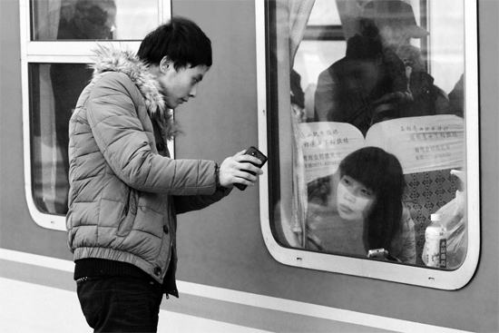 離別后，手機(jī)是傾訴思念最好的工具