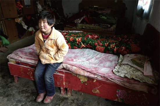 胡天格的家除了床鋪，再也看不到其他物件