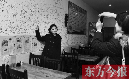 東方今報(bào)“一碗面的溫暖”還在延續(xù)，媒體和愛心人士的吃面接力熱情不減。