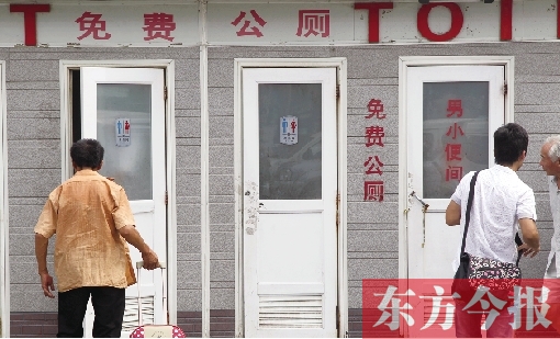 前幾天這里的免費公廁被管理員強行賣紙巾搭售，昨天又重新恢復了免費