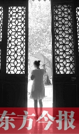 前日，鄭州市碧沙崗地下公共納涼點(diǎn)的入口