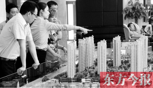 買套房子，幾乎要耗盡大半生的積蓄，所以，房?jī)r(jià)的高低時(shí)刻牽動(dòng)著國人的心