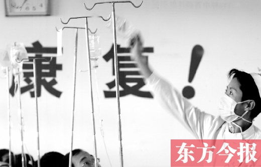 不少人嫌去醫(yī)院看病費(fèi)時(shí)費(fèi)錢(qián)，可是很多病癥并不是網(wǎng)上問(wèn)問(wèn)專(zhuān)家、自行買(mǎi)藥吃就能治療的