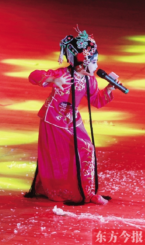 11月16日，《非常6+1》河南區(qū)總決賽現(xiàn)場，入圍選手們上演了一場精彩的比賽