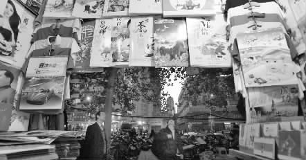 11月25日，鄭州市福壽街一家臺(tái)歷、掛歷專營(yíng)店店主稱，上貨半個(gè)多月了，生意一直很冷清