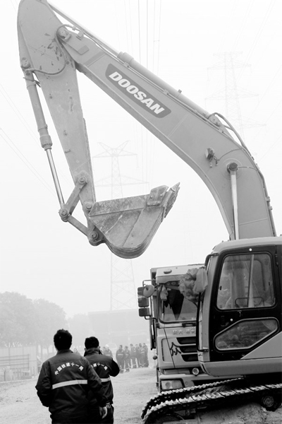 昨天，鄭州地鐵5號(hào)線配套工程在鄭州市西站路開工