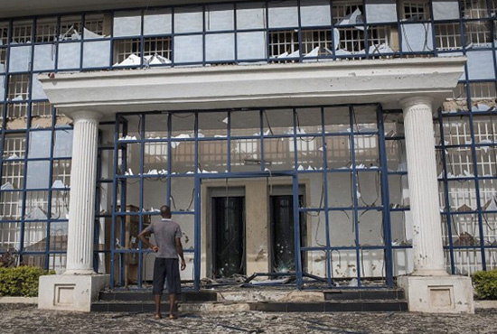 尼日利亞伊斯蘭極端武裝組織“博科圣地”約貝州古杰巴(Gujba)市的農(nóng)業(yè)學(xué)院，射殺數(shù)十名學(xué)生。