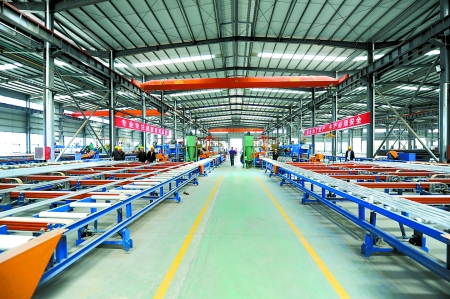 沁陽(yáng)的廣東興發(fā)10萬噸高檔鋁型材深加工項(xiàng)目正式點(diǎn)火投產(chǎn)