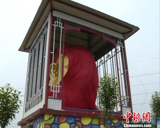 洛陽(yáng)“大背頭”雕像改換龍頭