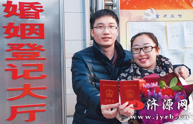 濟(jì)源“雙節(jié)”185對(duì)新人登記結(jié)婚 是平時(shí)的近6倍
