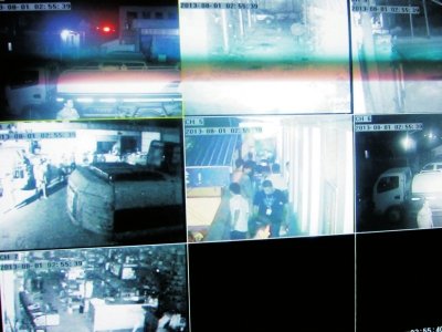 南陽市一汽修廠遭強(qiáng)拆人員被挾持 監(jiān)控錄下全程