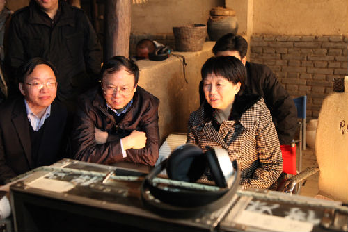 趙素萍視察慰問電視劇《大河兒女》攝制組 趙素萍視察慰問電視劇《大河兒女》攝制組