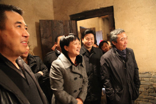 趙素萍視察慰問電視劇《大河兒女》攝制組 趙素萍視察慰問電視劇《大河兒女》攝制組