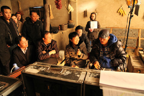 趙素萍視察慰問電視劇《大河兒女》攝制組 趙素萍視察慰問電視劇《大河兒女》攝制組