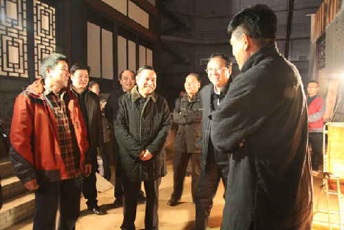 省委常委、常務副省長李克視察慰問