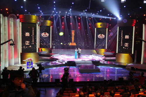 1月18日晚，2012年河南十大三農(nóng)新聞人物在河南電視臺演播廳揭曉。