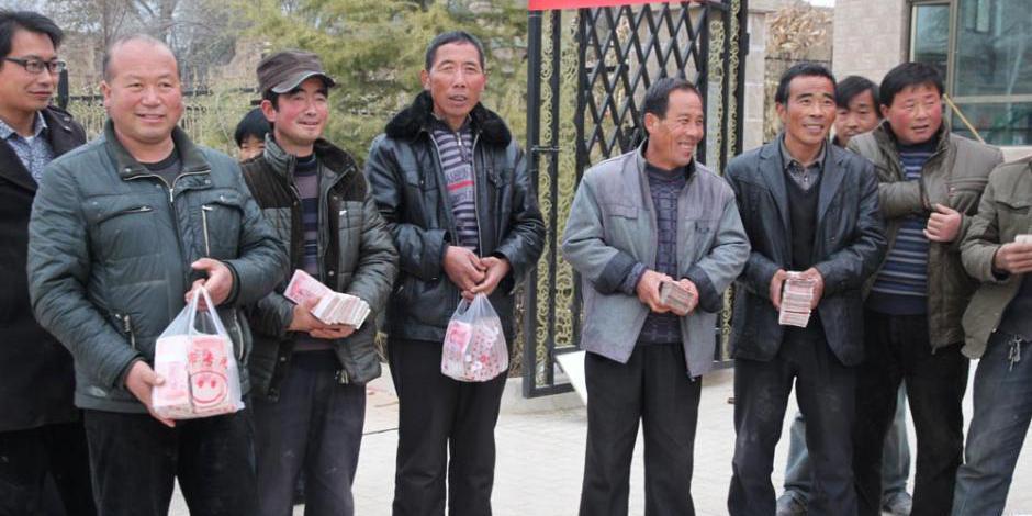 甘肅山村一支書發(fā)百萬(wàn)分紅現(xiàn)金