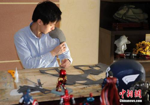 大學生自制“復仇者聯(lián)盟”全套服裝