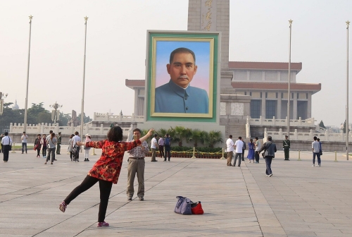 孫中山巨幅畫像亮相天安門廣場 孫中山巨幅畫像亮相天安門廣場