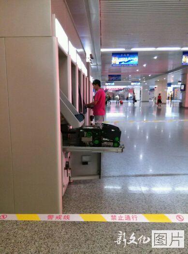 女子徒手拆提款機 女子徒手拆提款機