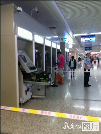 女子徒手拆提款機 女子徒手拆提款機