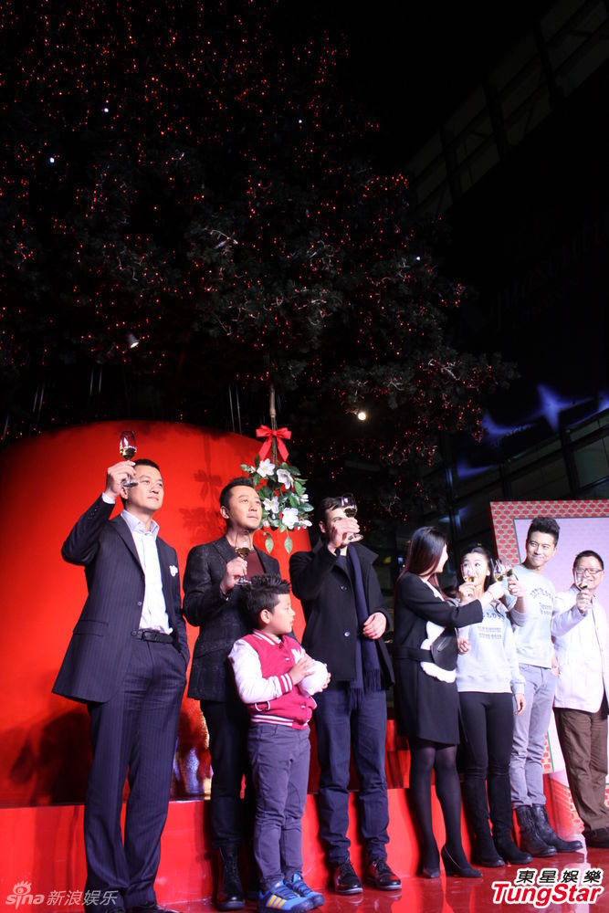 李亞鵬、郭濤父子相活動