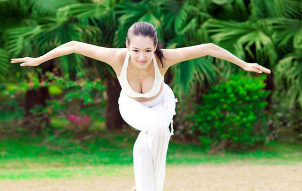 　圖為瑜伽教母性感寫真。