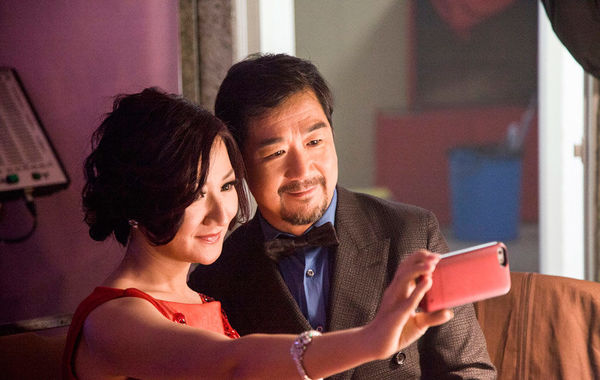 在主持晚會期間，張國立還與同場的女主持自拍合影。