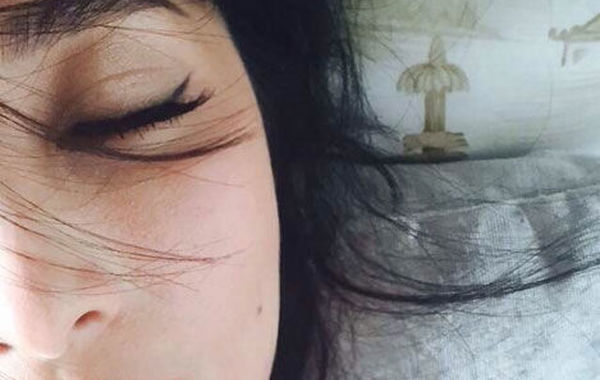 蔣勤勤吊帶美照。