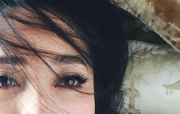 蔣勤勤吊帶美照。