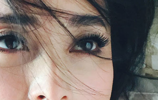 蔣勤勤吊帶美照。