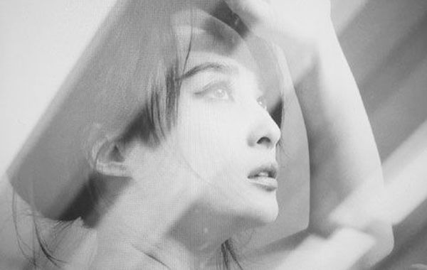 蔣勤勤吊帶美照。