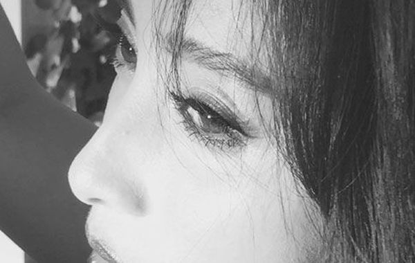 蔣勤勤吊帶美照。