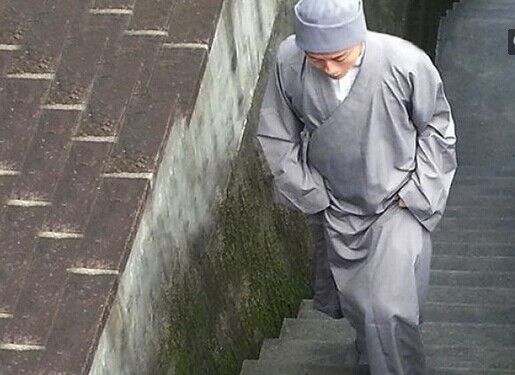 網(wǎng)傳李玉剛出家照 網(wǎng)傳李玉剛出家照