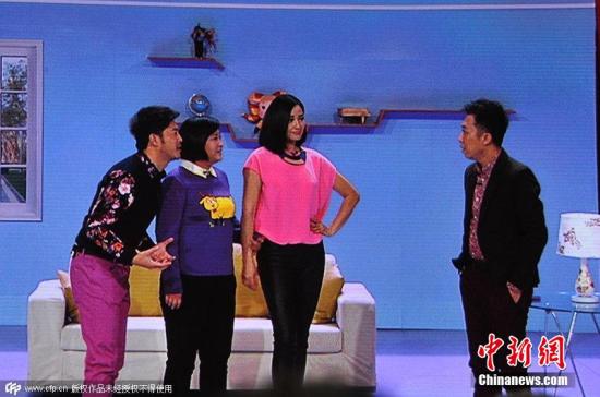 2015年2月18日晚8時，2015央視羊年春晚準時開播，各路明星大腕齊聚一臺向觀眾展示了一場奢華的